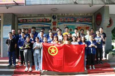 新都控股手制花盆，喜迎五一活動